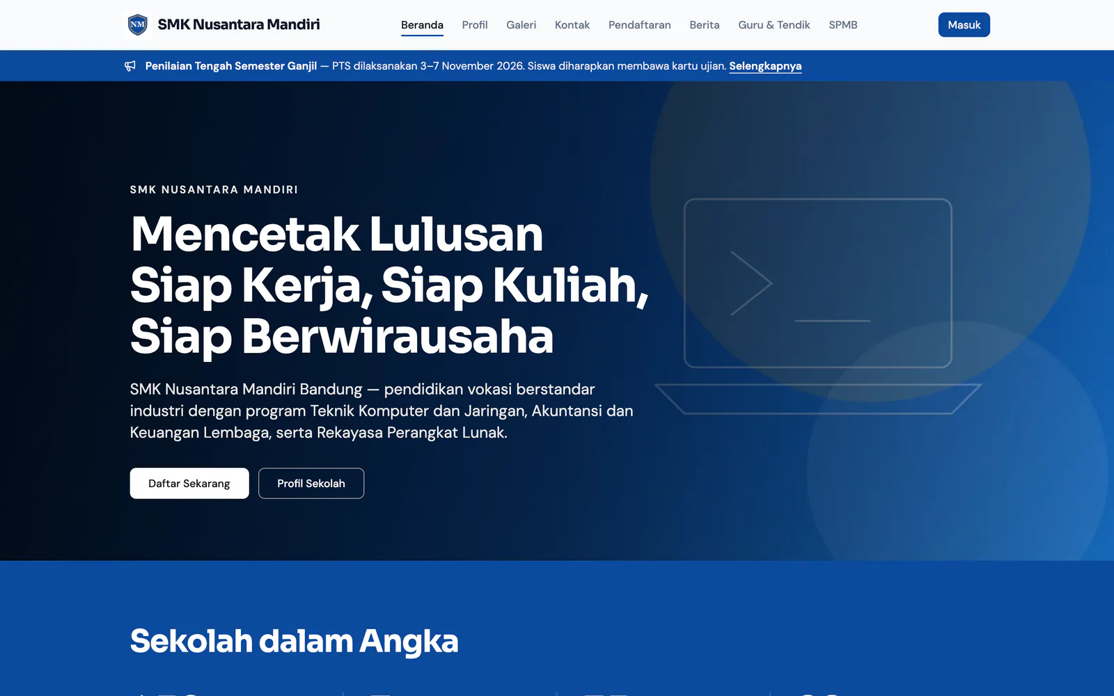 Website sekolah dengan menu profil, berita, dan pendaftaran.